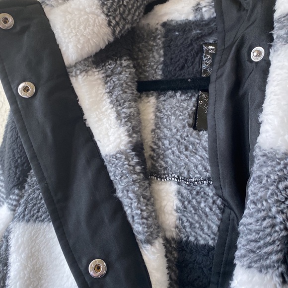 Steve Madden Buffalo Check Teddy Fleece Jacket - Picture 10 of 15